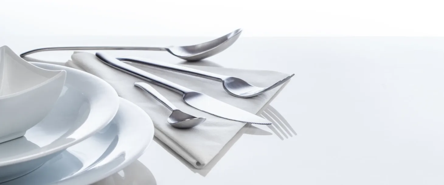 Menaje de mesa para la hostelería: cubertería, cristalería y vajilla